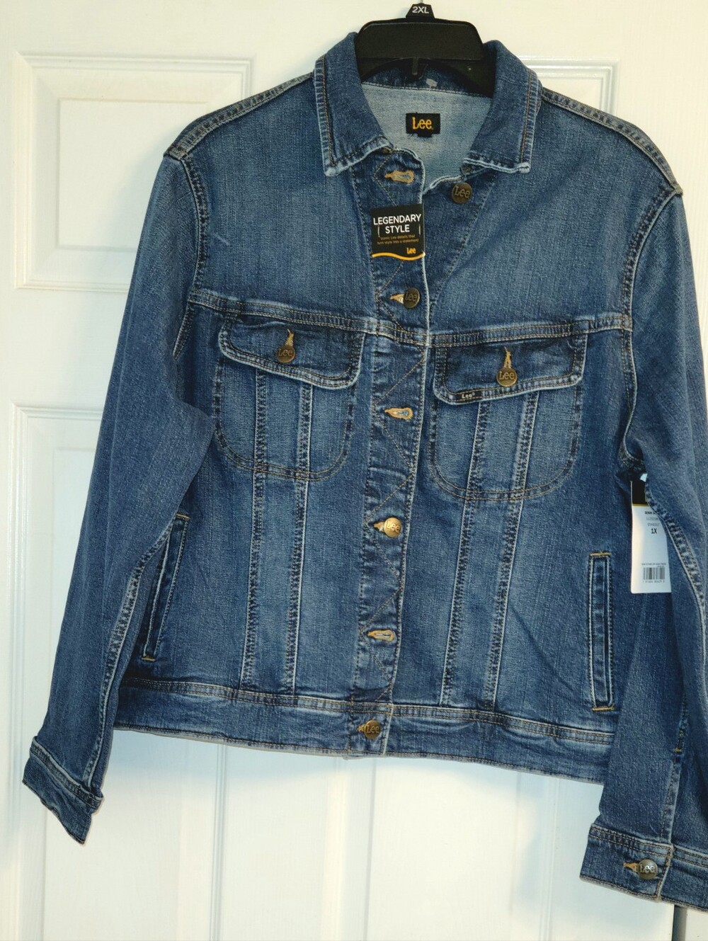 Lee Legendary Style Medium Blue Denim Jacket with Button-Front